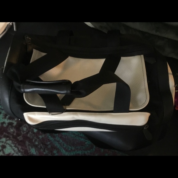 Perforated Coach Duffel-bag/gym bag - Picture 4 of 8